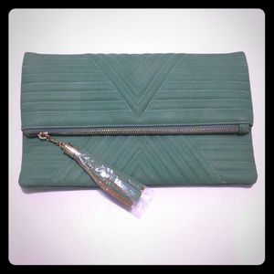 Mint clutch